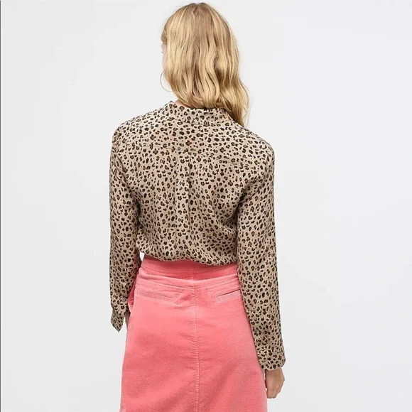 Silk button-up shirt in leopard - Picture 3 of 10